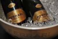 Brindisi con Ferrari Perl